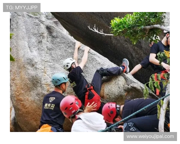 成都攀岩队的盯防体系与攀岩战术的深度解析与应用探讨 成都攀岩队的盯防体系与攀岩战术的深度解析与应用探讨